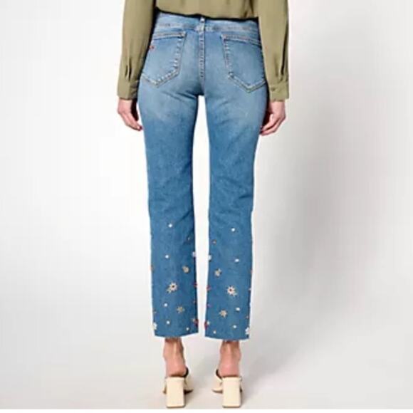 EUC Driftwood Jeans Colette Embroidered Crop Straight Jean in Prairie - Picture 2 of 15